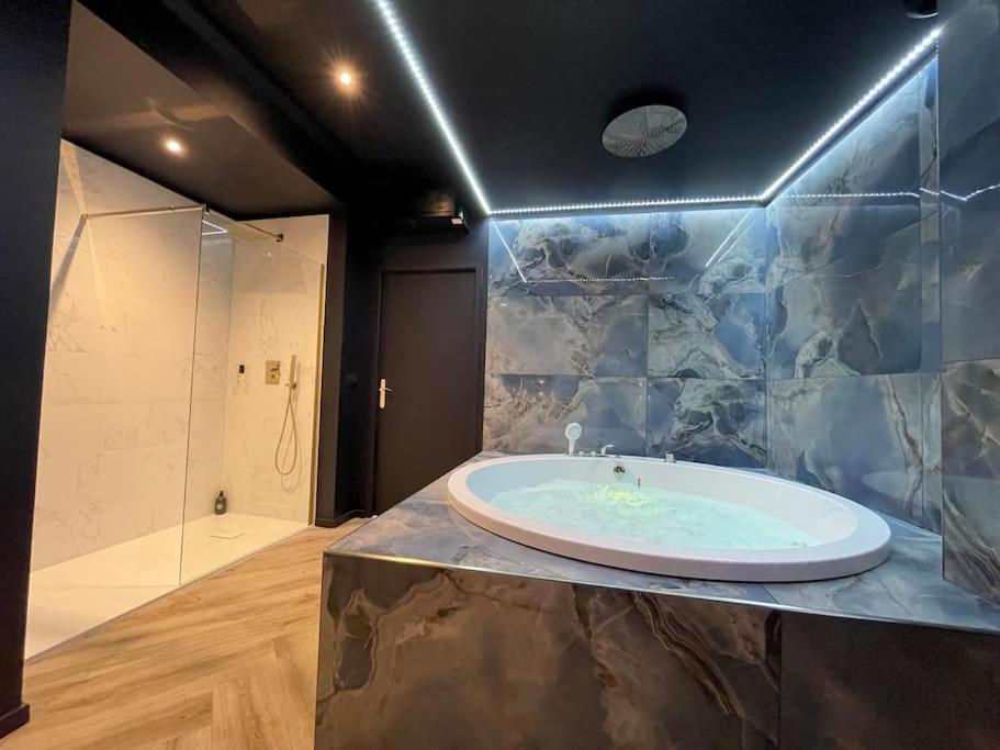 Myinsolite-L'Onyx Vauvert Eksteriør billede